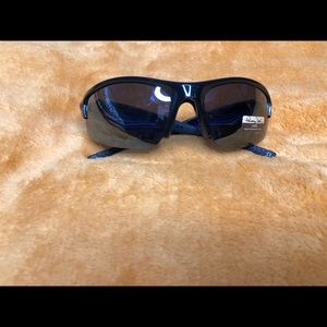 2 pairs of sunglasses